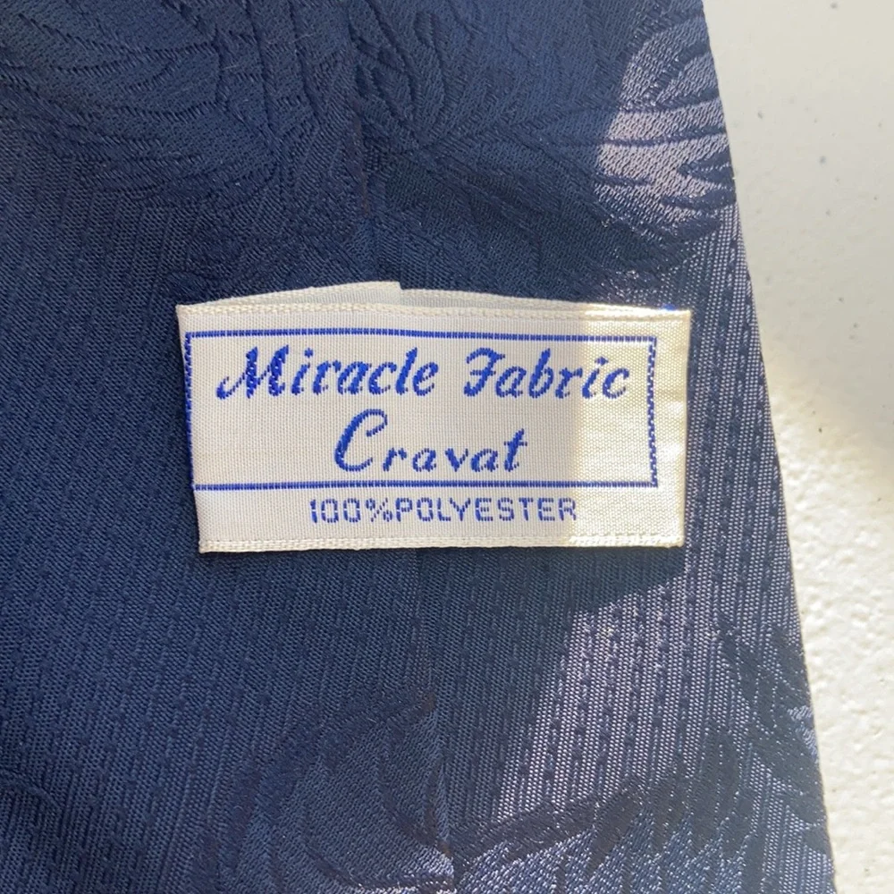 Vintage 90s navy blue with leave pattern tie
